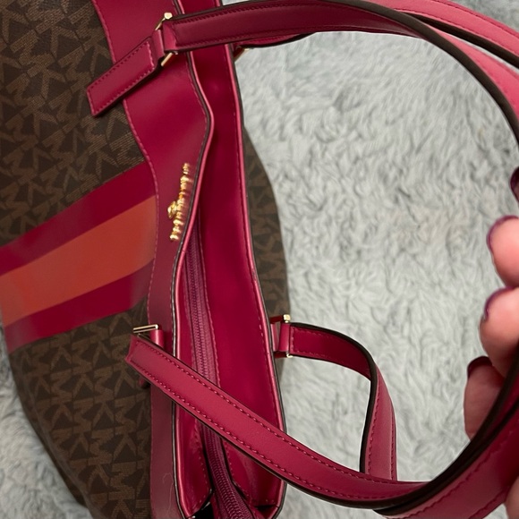 Large Michael Kors bags - Picture 9 of 16